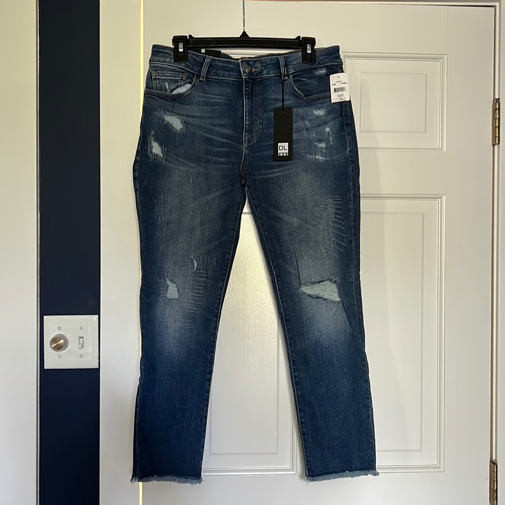NWT DL1961 Florence cropped distressed jeans. Size 30.